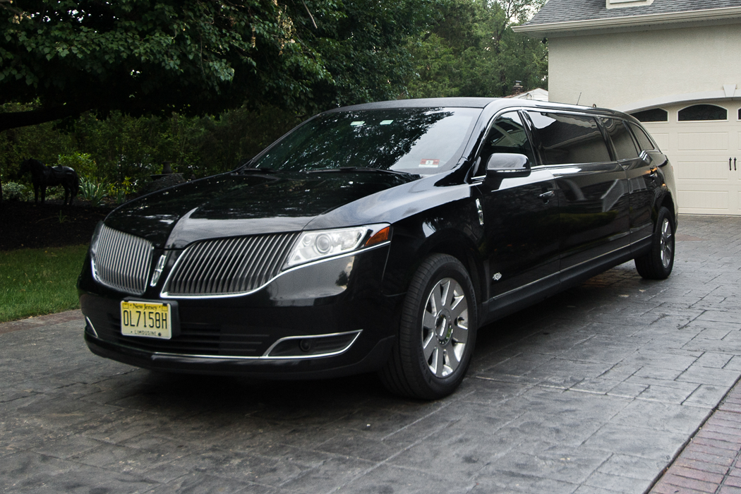 Black-Lincoln-MKT-6pass_nfleetgallery1